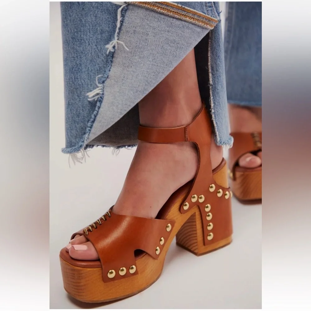 Free People Cecily Clogs Ankle Strap Platform Tan Leather Brass Studded - Picture 4 of 8